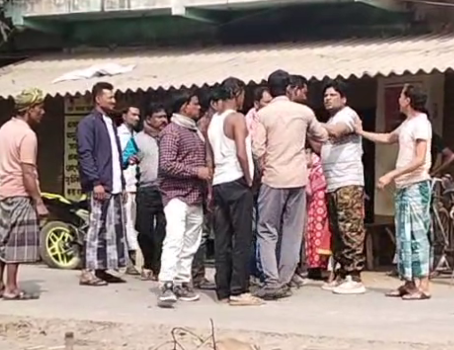 জলঙ্গীতে প্রকাশ্যে আগ্নেয়াস্ত্র বের করে দাদাগিরি! তৃণমূল নেতাকে গ্রেফতার করল পুলিশ