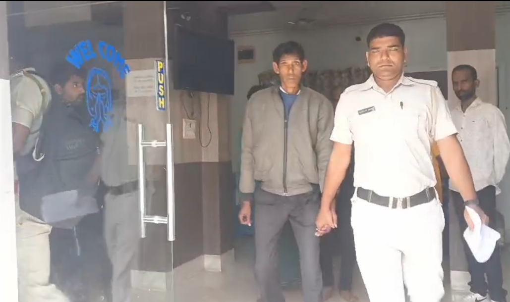 মুর্শিদাবাদে পুলিশি অভিযান, বিপুল দেশি মদ-সহ গ্রেফতার ১